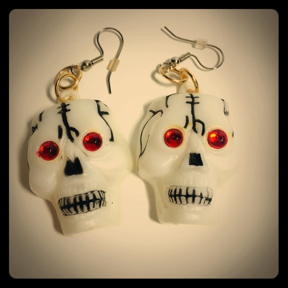 Other - Fun Plastic Skull Earrings